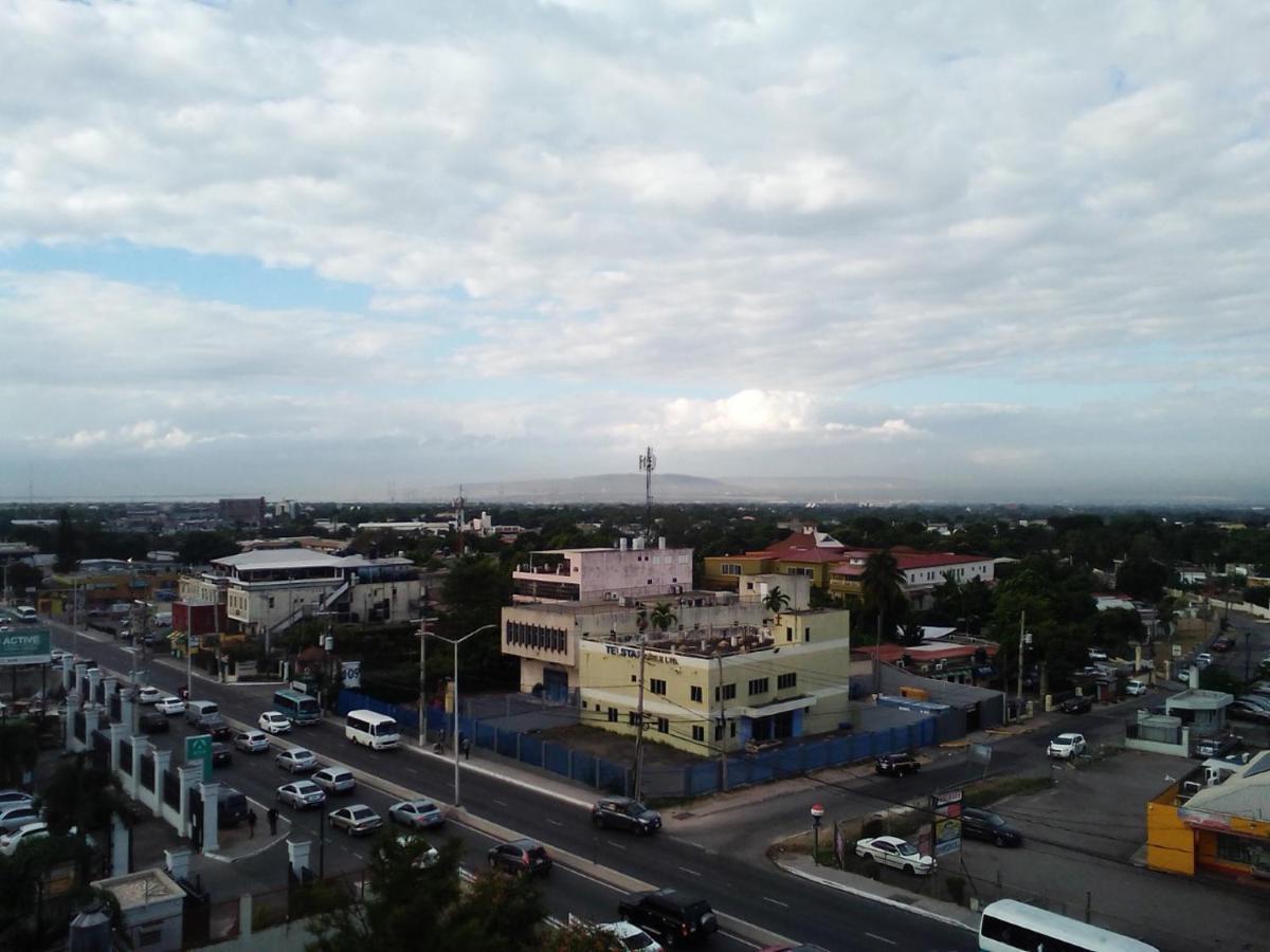 Nice Oakwood Constant Spring Rd Apt Apartment Kingston Luaran gambar